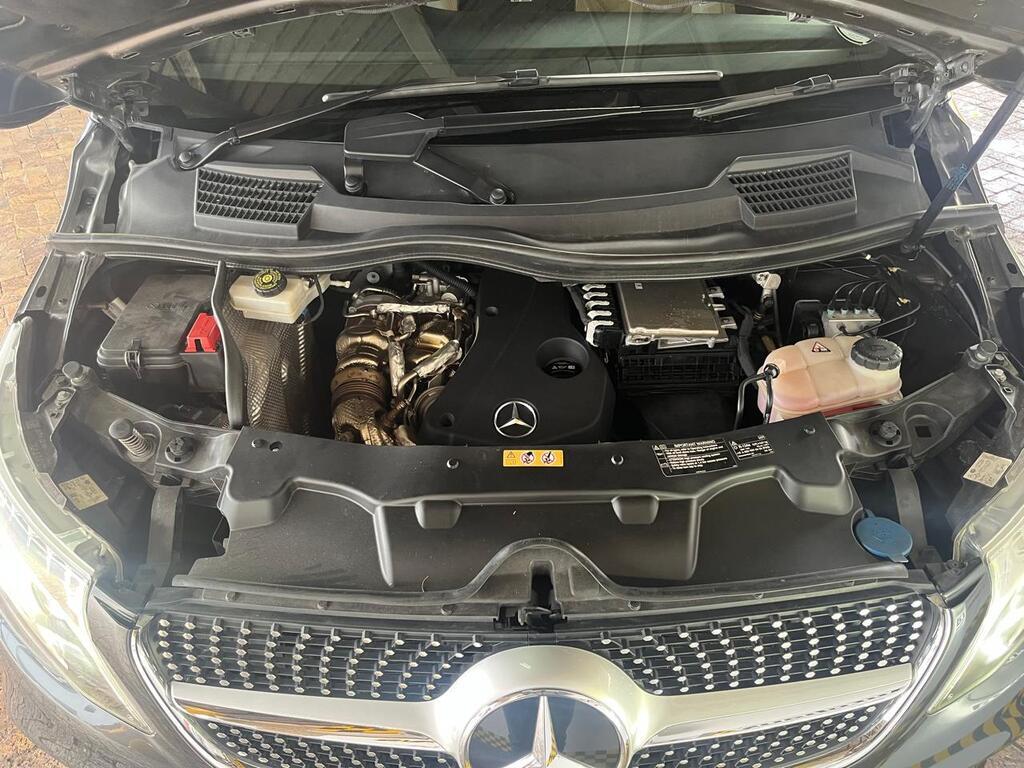 2022 MERCEDES-BENZ V300d AVANTGARDE